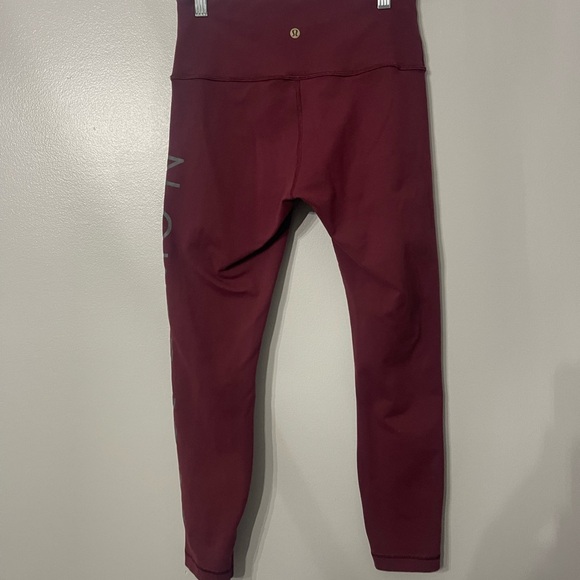 Lululemon Special Edition Women's Maroon Leggings Size 8 Gold Symbol - Picture 4 of 7